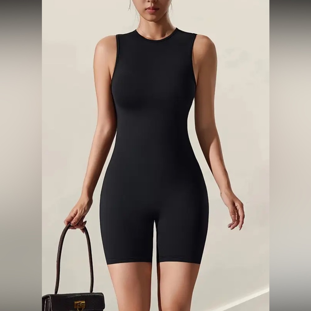 Seamless Black Bodysuit - Sleek Support